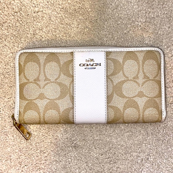 Coach wallet - Picture 1 of 6